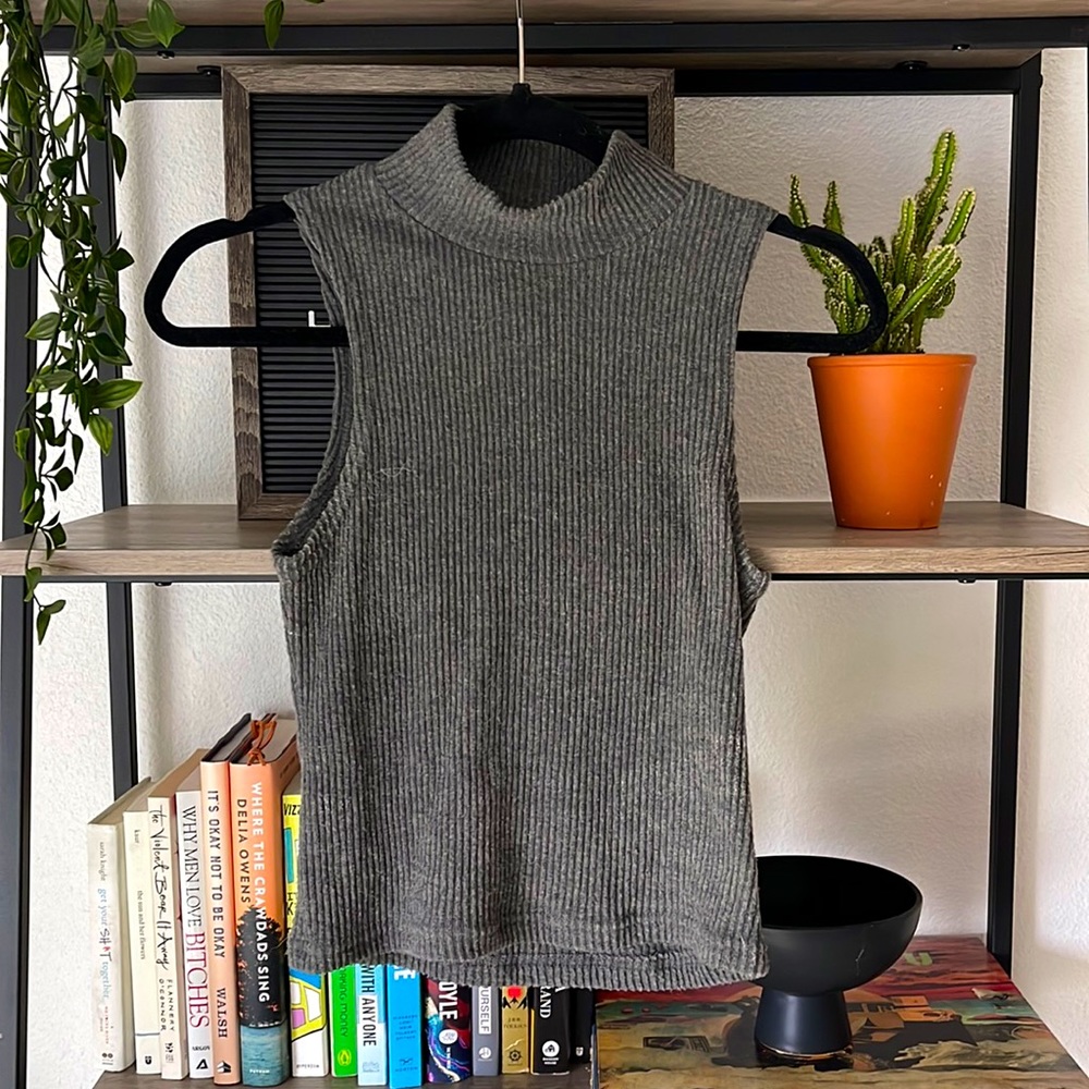 CROPPED mock neck sleeveless top